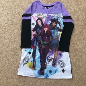 Girls Descendants nightgown, size 8